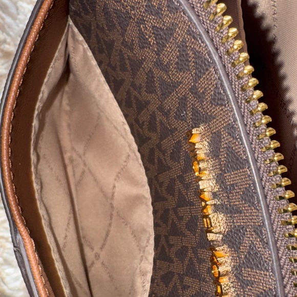 Michael Kors Jet Set Dome Crossbody • MK Signature Brown - Picture 7 of 11